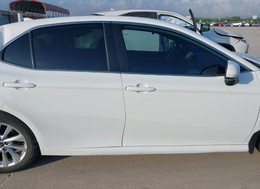 Photo 14 of 2022 Toyota Camry LE (VIN 4T1C11AK4NU698155)