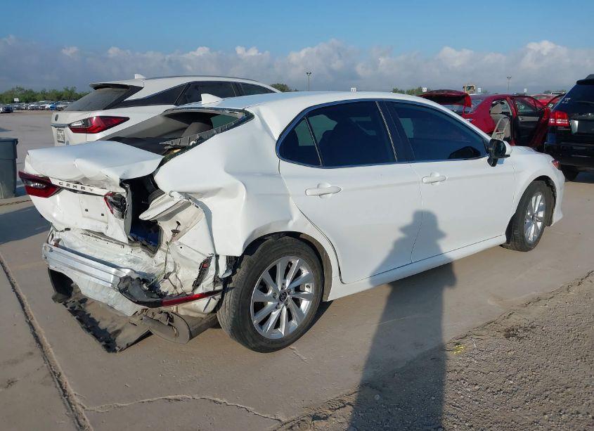 Photo 4 of 2022 Toyota Camry LE (VIN 4T1C11AK4NU698155)
