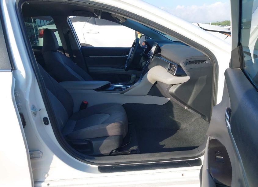 Photo 5 of 2022 Toyota Camry LE (VIN 4T1C11AK4NU698155)