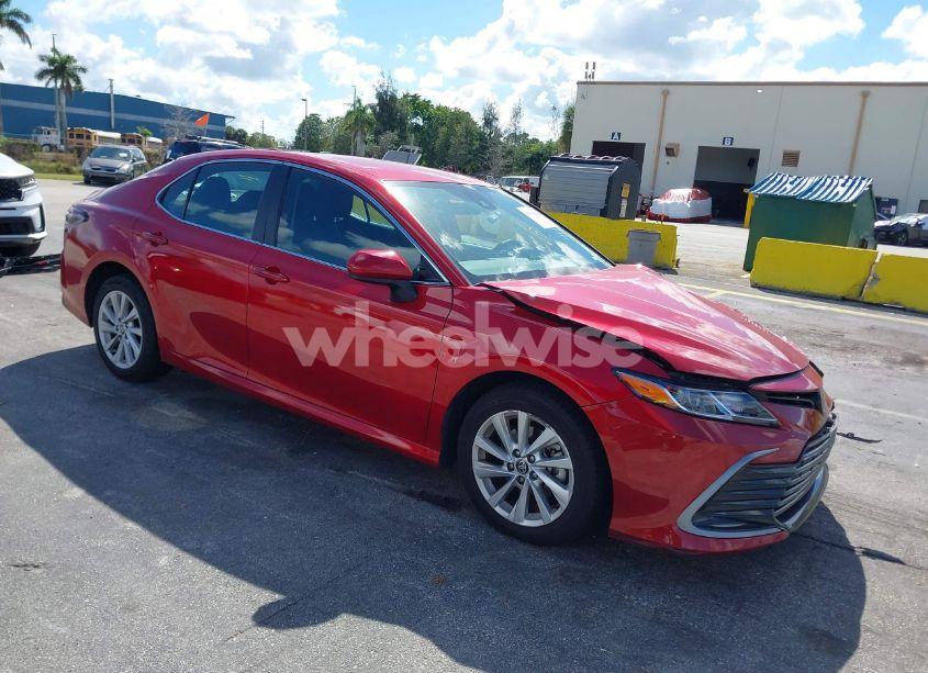 2024 Toyota Camry LE (VIN 4T1C11AK4RU192623) main photo