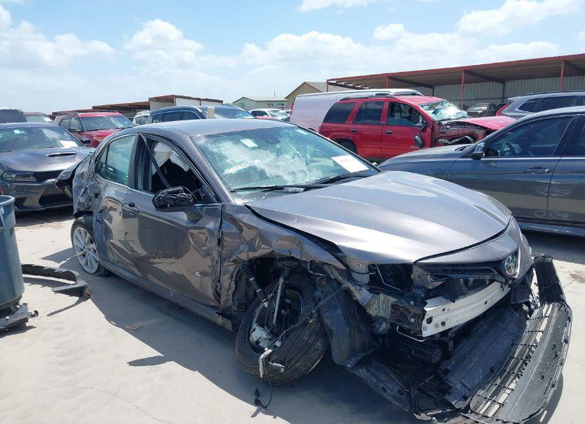 2024 Toyota Camry LE (VIN 4T1C11AK4RU222624) main photo