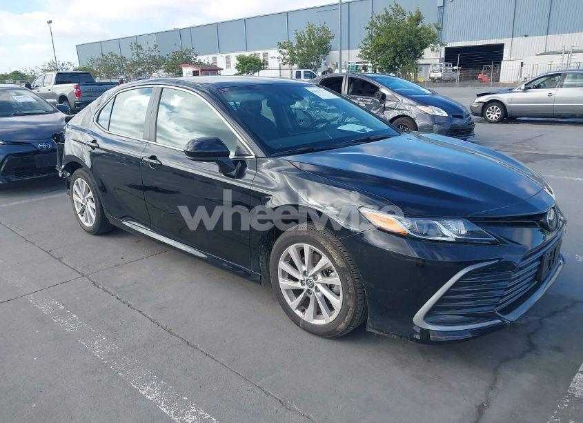 2024 Toyota Camry LE (VIN 4T1C11AK4RU915337) main photo
