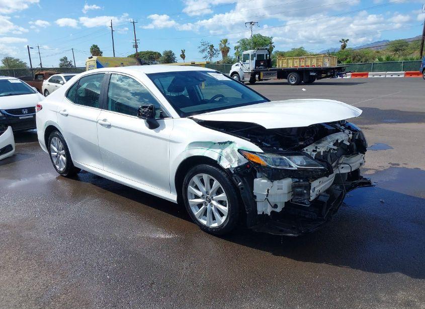 2020 Toyota Camry LE (VIN 4T1C11AK5LU311111) main photo