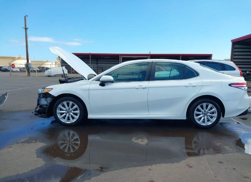 Photo 15 of 2020 Toyota Camry LE (VIN 4T1C11AK5LU311111)