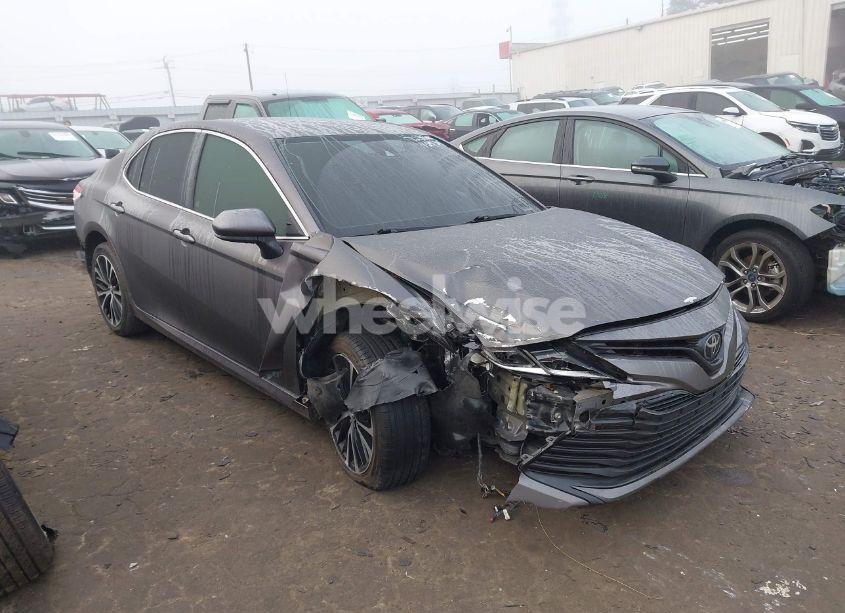 2020 Toyota Camry LE (VIN 4T1C11AK5LU337238) main photo