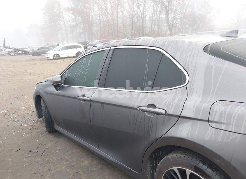 Photo 13 of 2020 Toyota Camry LE (VIN 4T1C11AK5LU337238)