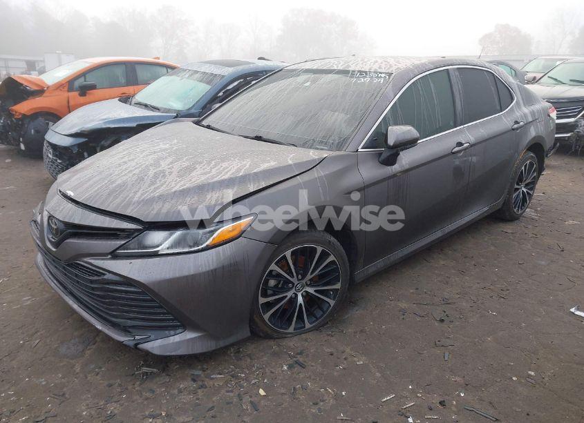 Photo 2 of 2020 Toyota Camry LE (VIN 4T1C11AK5LU337238)
