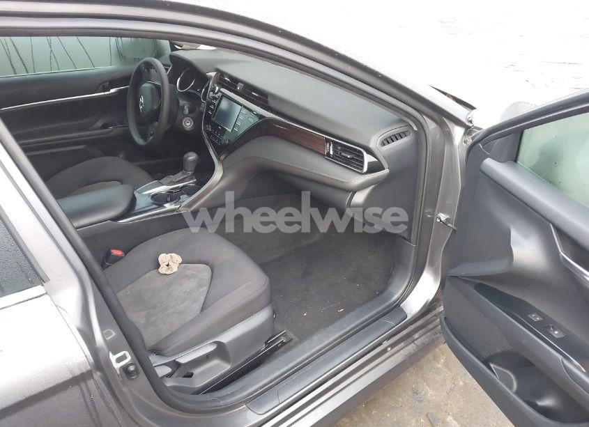 Photo 5 of 2020 Toyota Camry LE (VIN 4T1C11AK5LU337238)