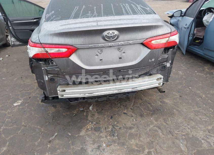 Photo 6 of 2020 Toyota Camry LE (VIN 4T1C11AK5LU337238)