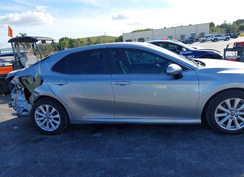 Photo 14 of 2020 Toyota Camry LE (VIN 4T1C11AK5LU337840)