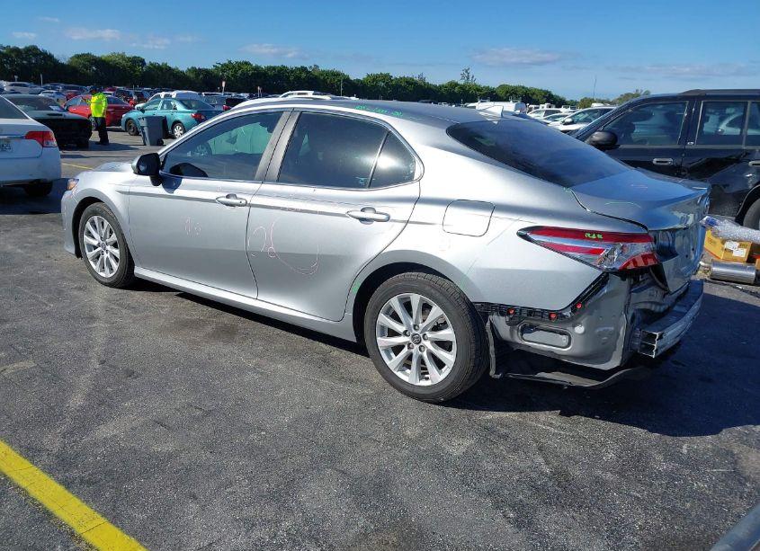 Photo 3 of 2020 Toyota Camry LE (VIN 4T1C11AK5LU337840)