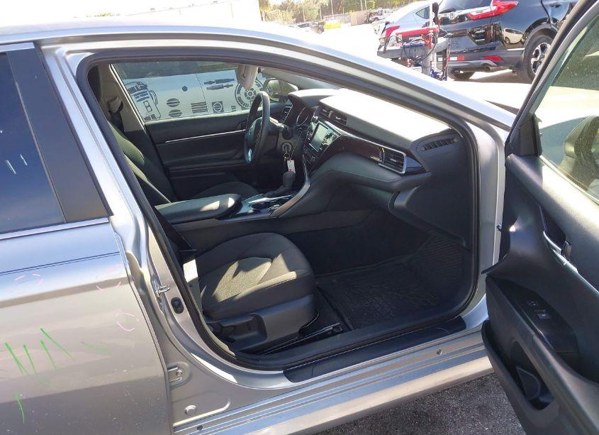 Photo 5 of 2020 Toyota Camry LE (VIN 4T1C11AK5LU337840)