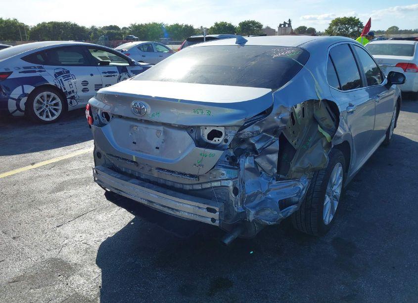 Photo 6 of 2020 Toyota Camry LE (VIN 4T1C11AK5LU337840)