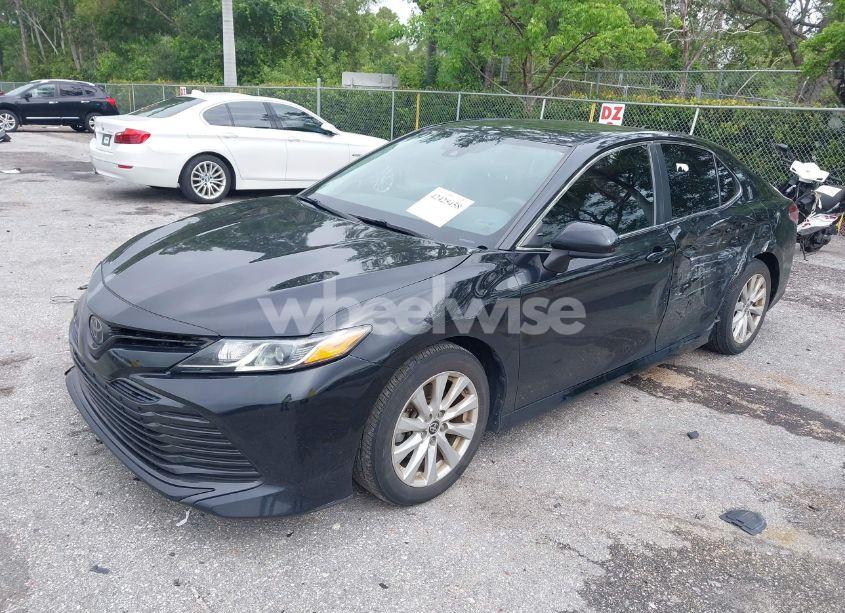 Photo 2 of 2020 Toyota Camry LE (VIN 4T1C11AK5LU376945)