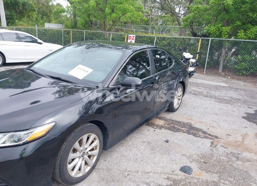 Photo 6 of 2020 Toyota Camry LE (VIN 4T1C11AK5LU376945)