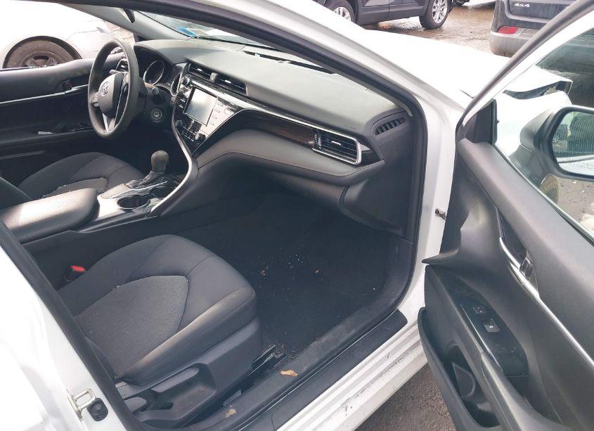 Photo 5 of 2020 Toyota Camry LE (VIN 4T1C11AK5LU860761)