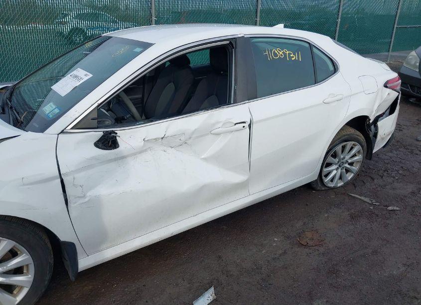 Photo 6 of 2020 Toyota Camry LE (VIN 4T1C11AK5LU860761)