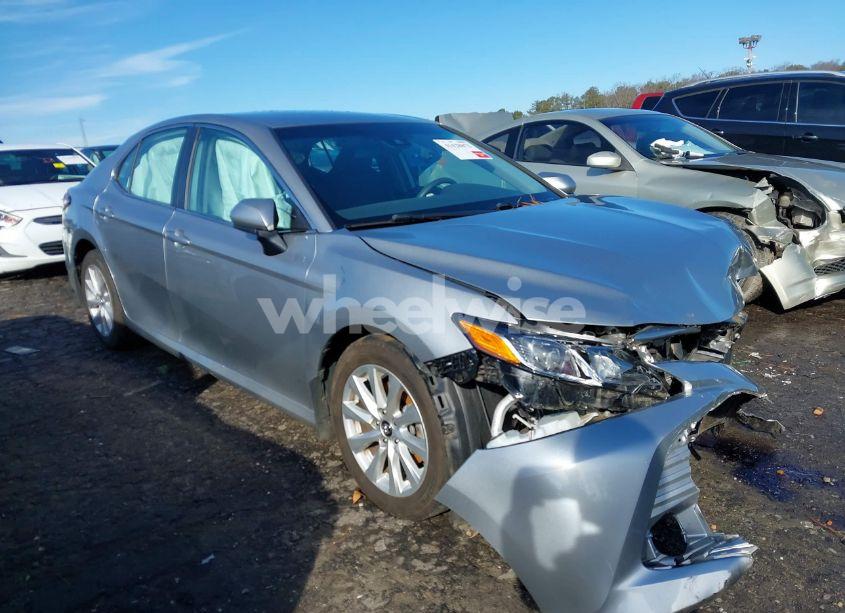 2020 Toyota Camry LE (VIN 4T1C11AK5LU862655) main photo