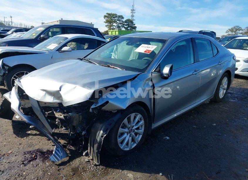 Photo 2 of 2020 Toyota Camry LE (VIN 4T1C11AK5LU862655)