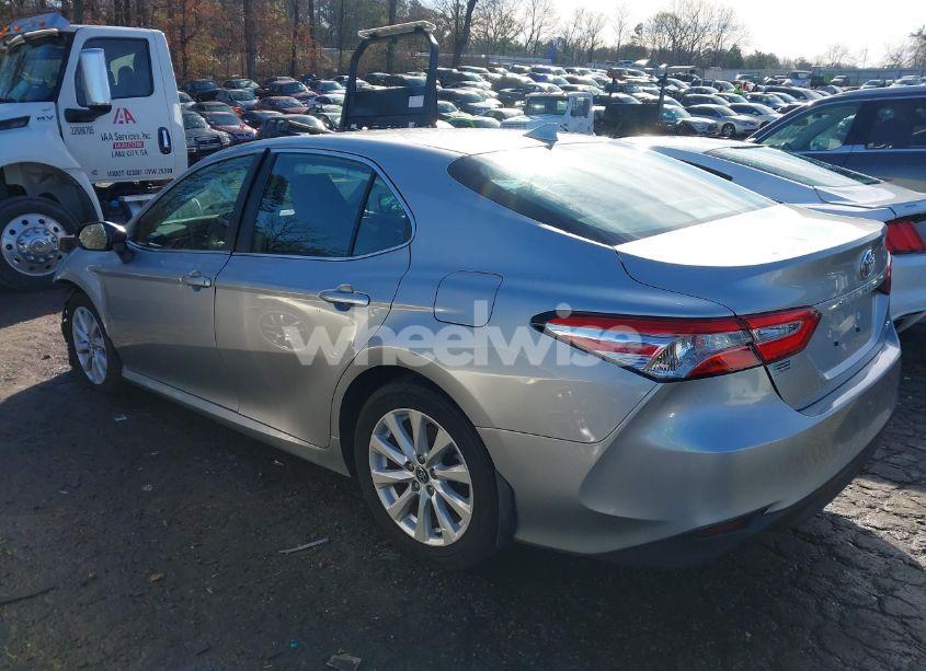 Photo 3 of 2020 Toyota Camry LE (VIN 4T1C11AK5LU862655)