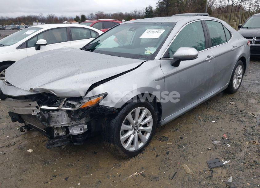 Photo 2 of 2020 Toyota Camry LE (VIN 4T1C11AK5LU869525)