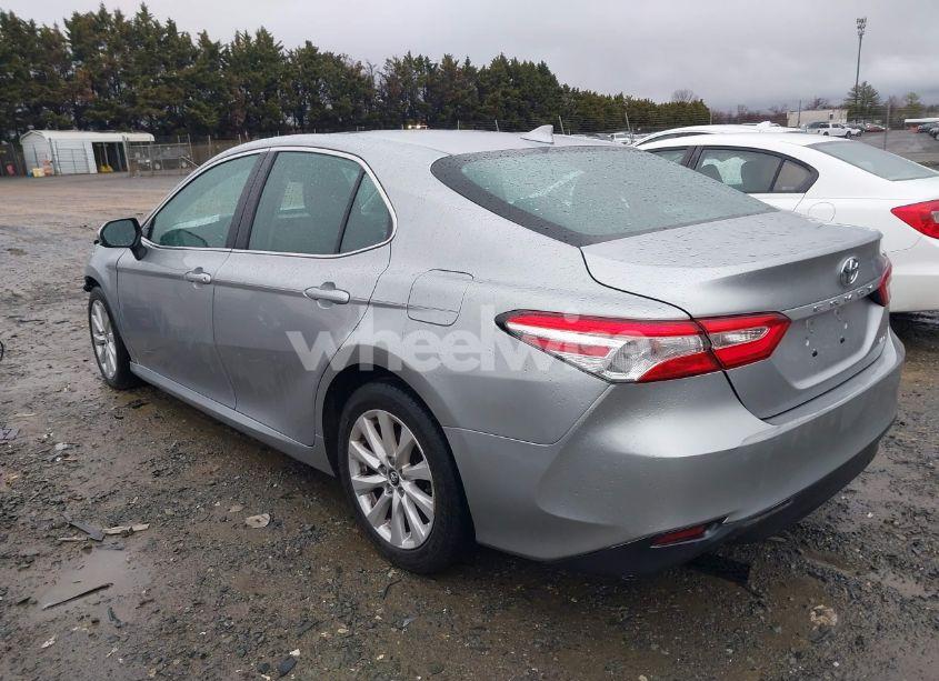 Photo 3 of 2020 Toyota Camry LE (VIN 4T1C11AK5LU869525)