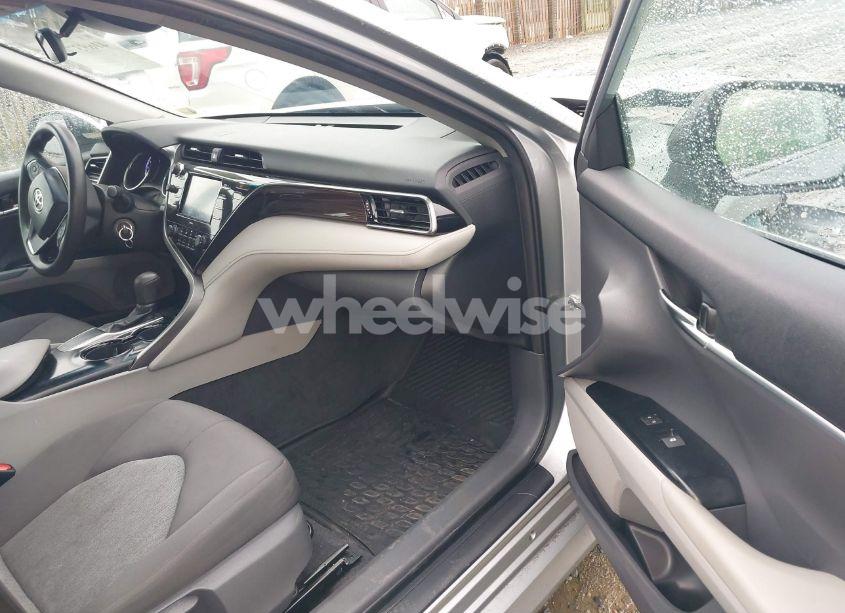 Photo 5 of 2020 Toyota Camry LE (VIN 4T1C11AK5LU869525)