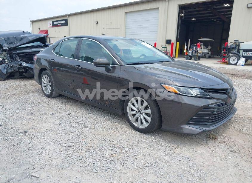 2020 Toyota Camry LE (VIN 4T1C11AK5LU870254) main photo