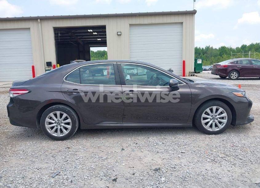Photo 13 of 2020 Toyota Camry LE (VIN 4T1C11AK5LU870254)
