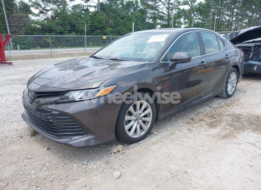 Photo 2 of 2020 Toyota Camry LE (VIN 4T1C11AK5LU870254)