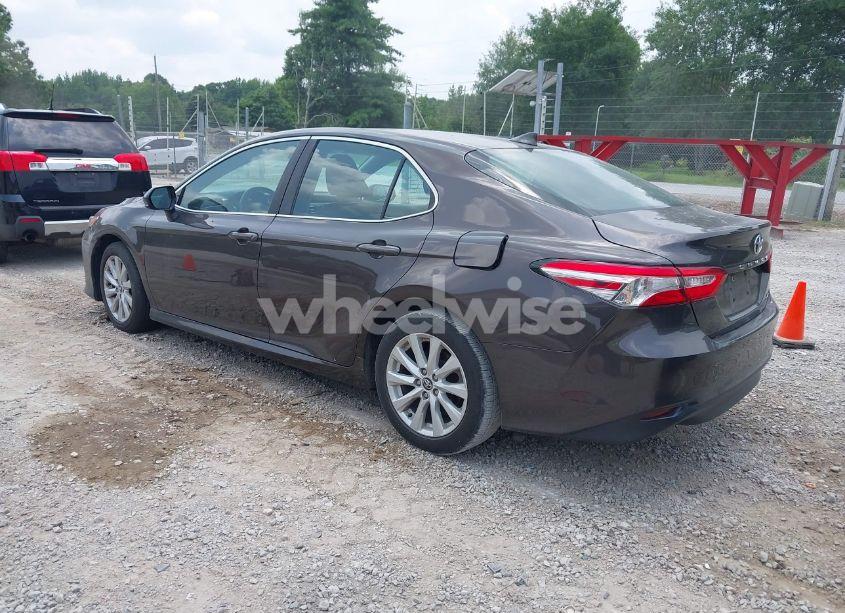 Photo 3 of 2020 Toyota Camry LE (VIN 4T1C11AK5LU870254)