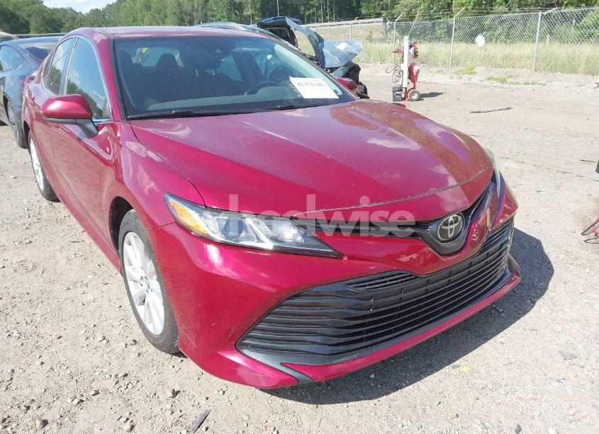 2020 Toyota Camry LE (VIN 4T1C11AK5LU901261) main photo