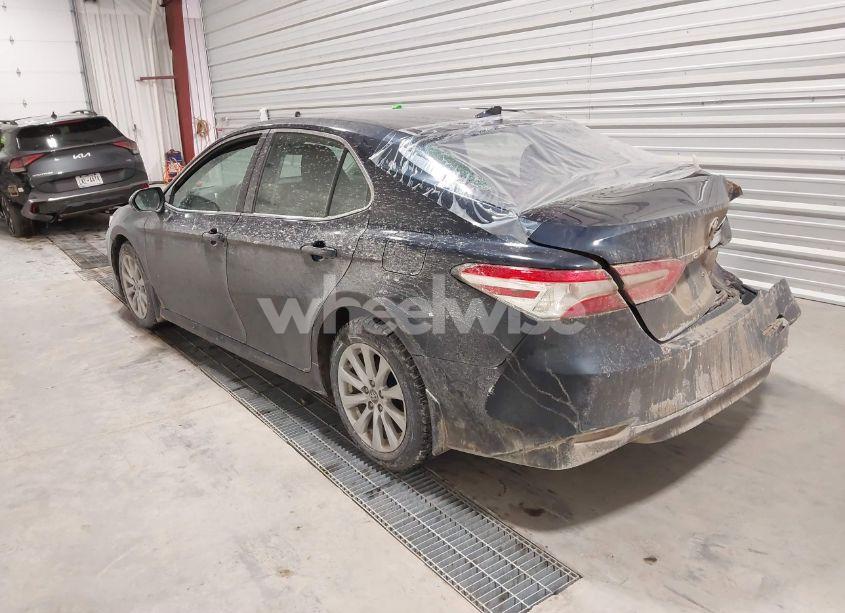Photo 3 of 2020 Toyota Camry LE (VIN 4T1C11AK5LU912566)