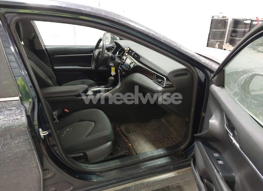 Photo 5 of 2020 Toyota Camry LE (VIN 4T1C11AK5LU912566)