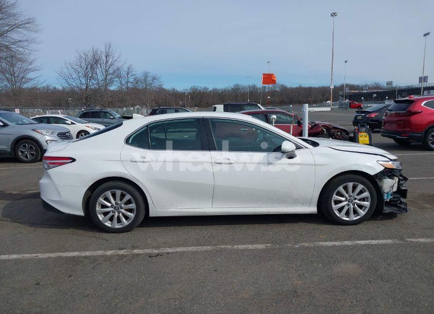 Photo 13 of 2020 Toyota Camry LE (VIN 4T1C11AK5LU913989)