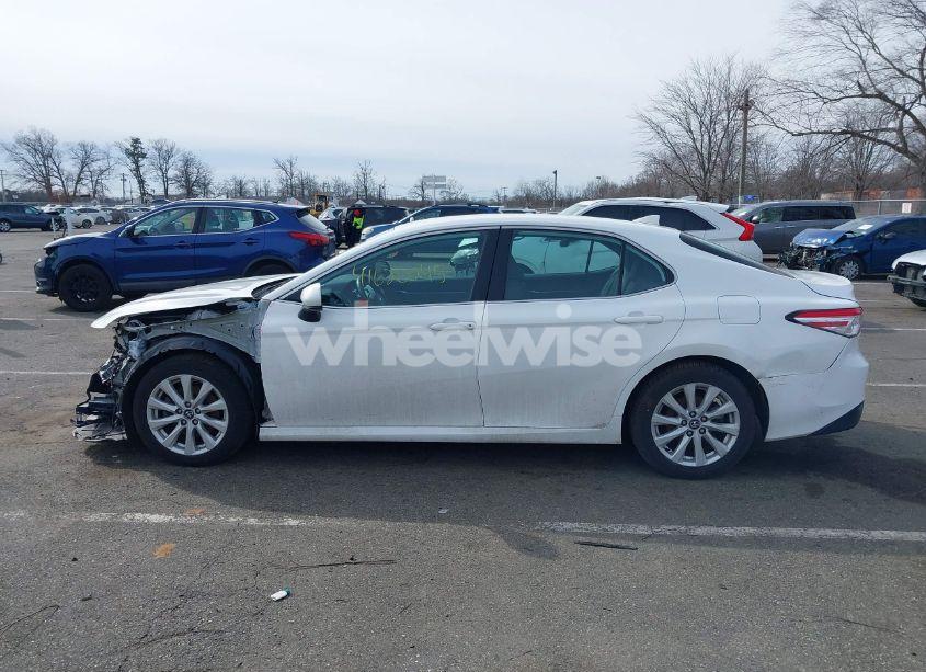 Photo 14 of 2020 Toyota Camry LE (VIN 4T1C11AK5LU913989)