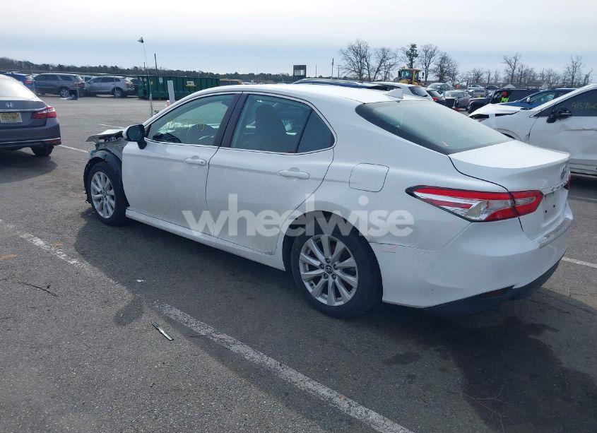 Photo 3 of 2020 Toyota Camry LE (VIN 4T1C11AK5LU913989)