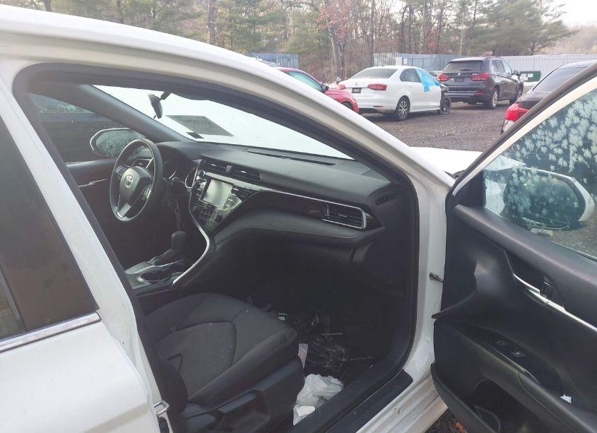 Photo 5 of 2020 Toyota Camry LE (VIN 4T1C11AK5LU916794)