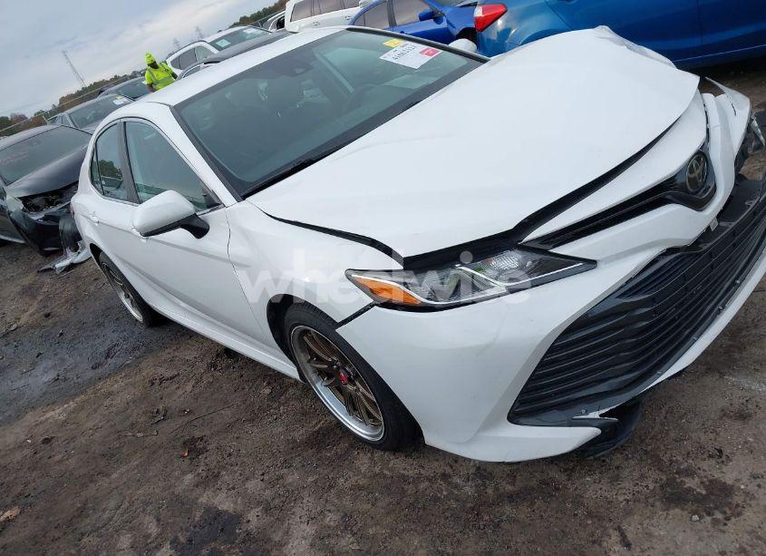 2020 Toyota Camry LE (VIN 4T1C11AK5LU928265) main photo