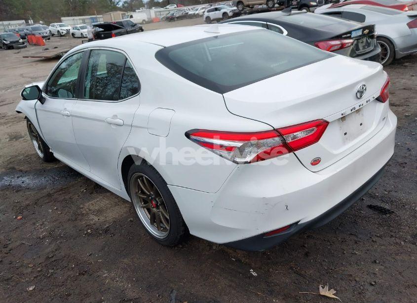 Photo 3 of 2020 Toyota Camry LE (VIN 4T1C11AK5LU928265)