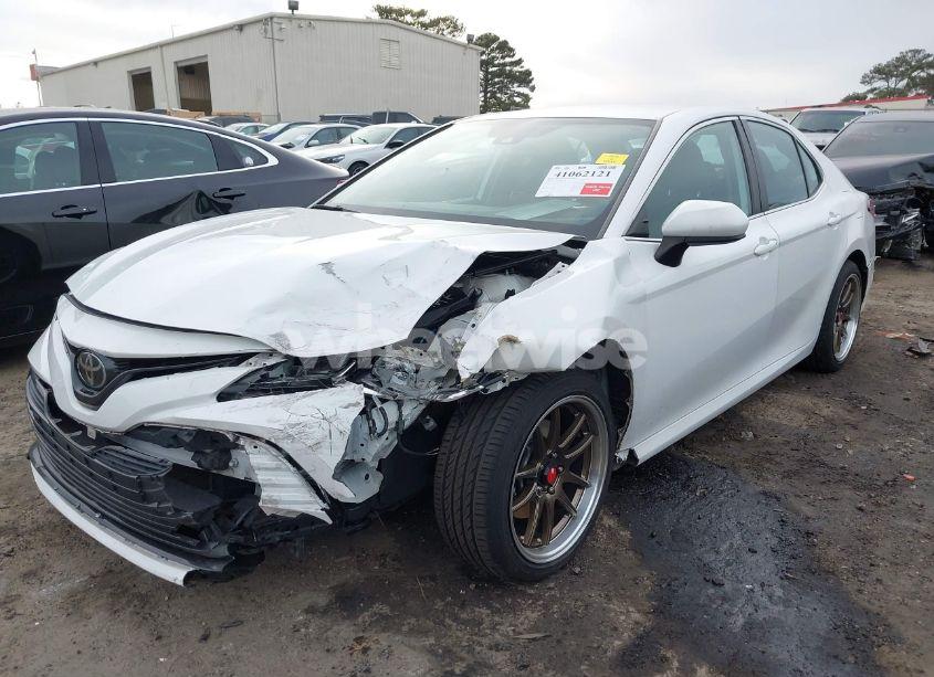 Photo 6 of 2020 Toyota Camry LE (VIN 4T1C11AK5LU928265)