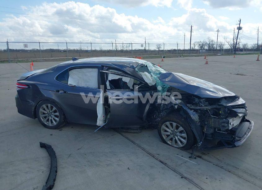 Photo 13 of 2020 Toyota Camry LE (VIN 4T1C11AK5LU929500)