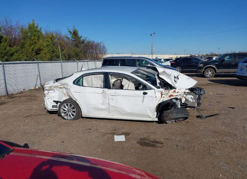 Photo 13 of 2020 Toyota Camry LE (VIN 4T1C11AK5LU935359)