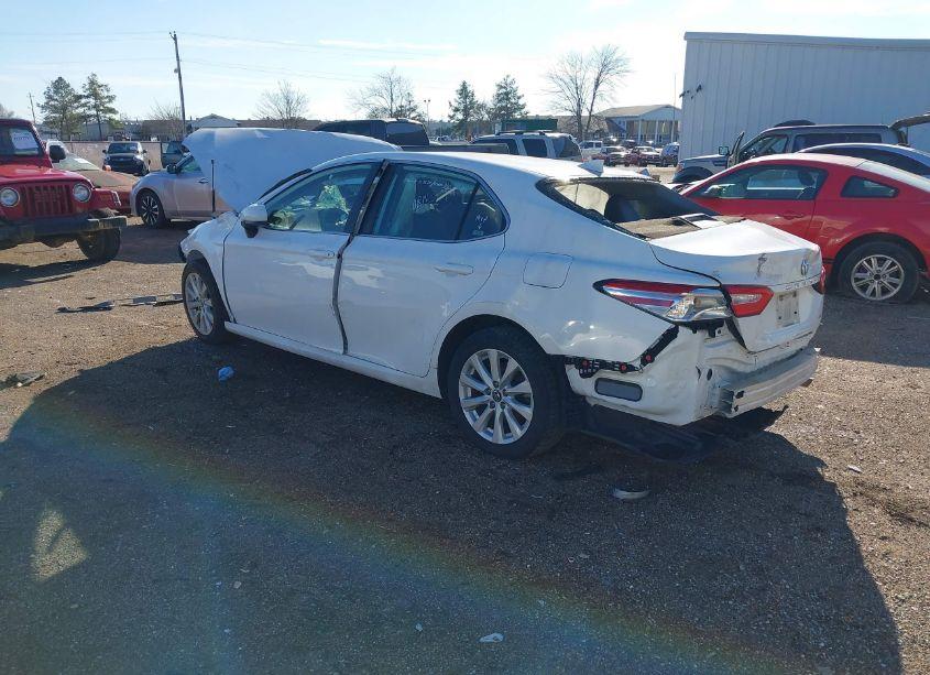 Photo 3 of 2020 Toyota Camry LE (VIN 4T1C11AK5LU935359)