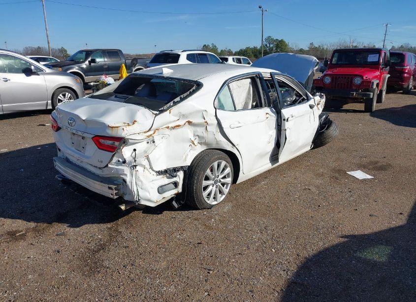 Photo 4 of 2020 Toyota Camry LE (VIN 4T1C11AK5LU935359)