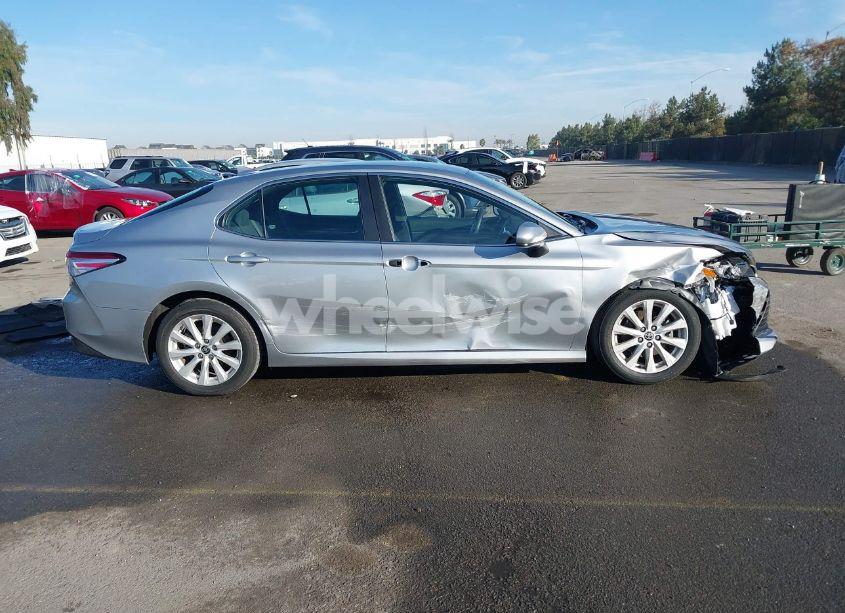 Photo 13 of 2020 Toyota Camry LE (VIN 4T1C11AK5LU952968)