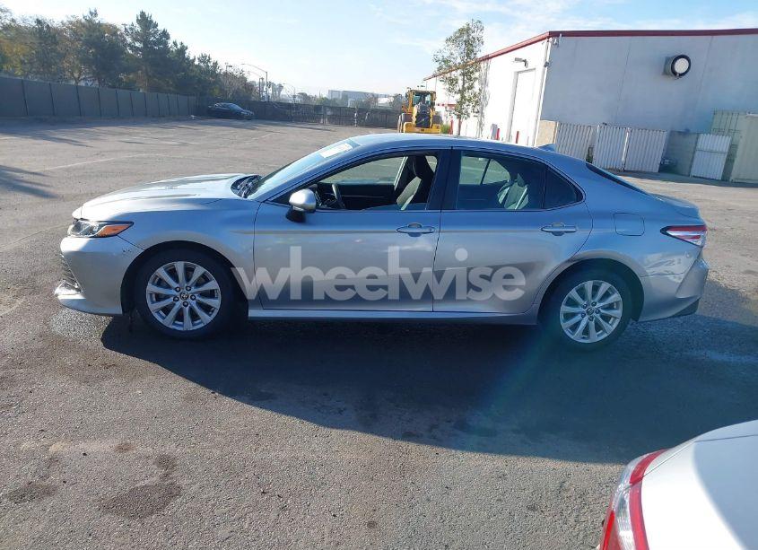 Photo 14 of 2020 Toyota Camry LE (VIN 4T1C11AK5LU952968)