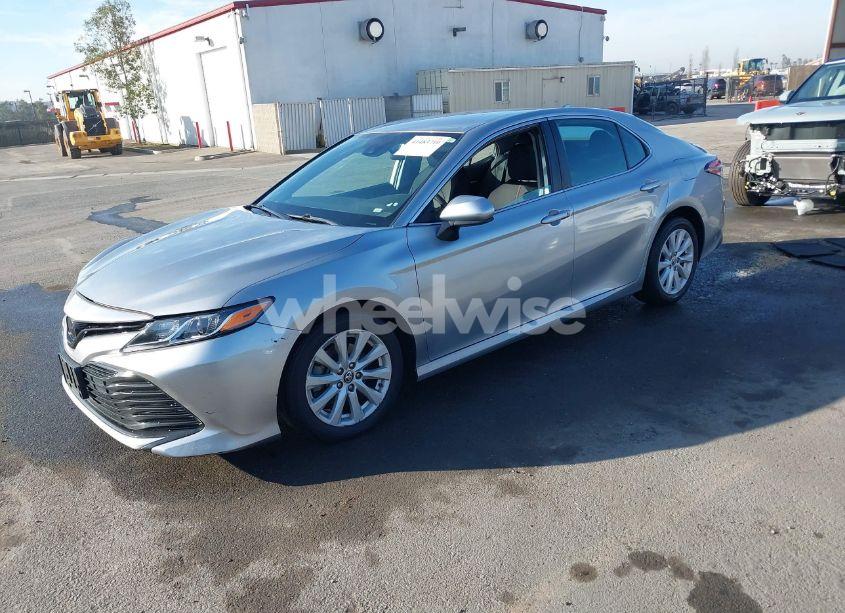 Photo 2 of 2020 Toyota Camry LE (VIN 4T1C11AK5LU952968)