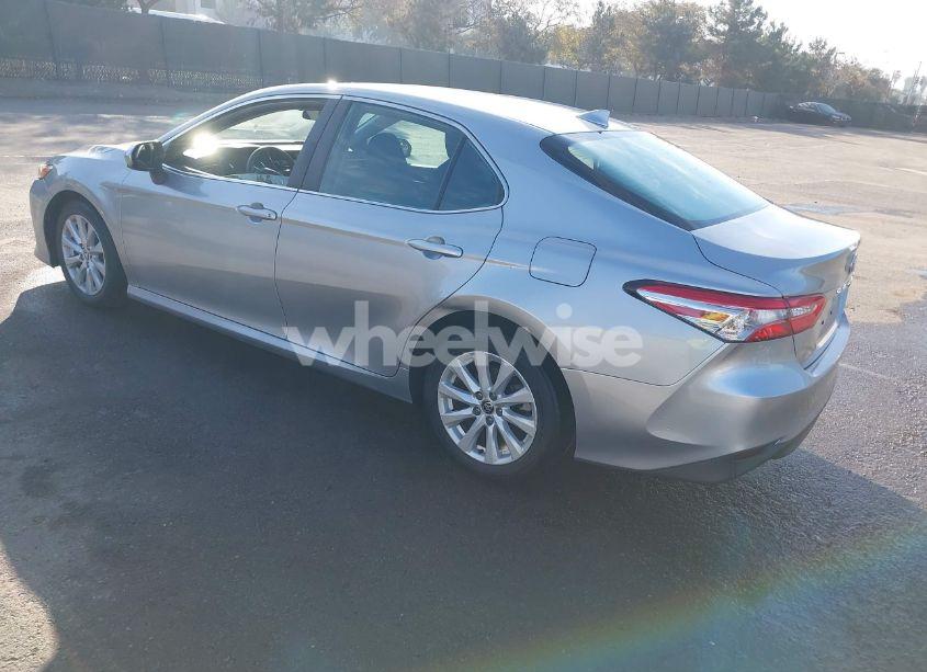 Photo 3 of 2020 Toyota Camry LE (VIN 4T1C11AK5LU952968)