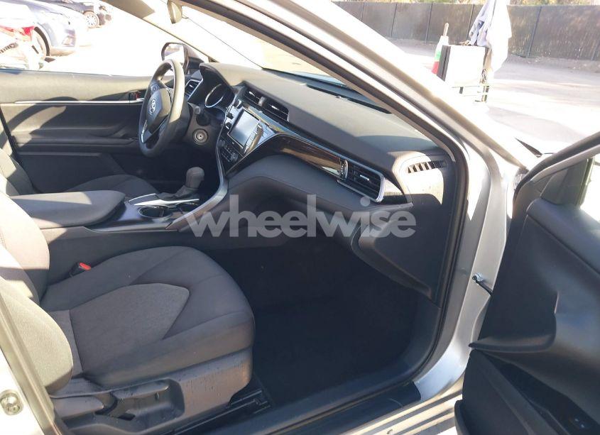 Photo 5 of 2020 Toyota Camry LE (VIN 4T1C11AK5LU952968)